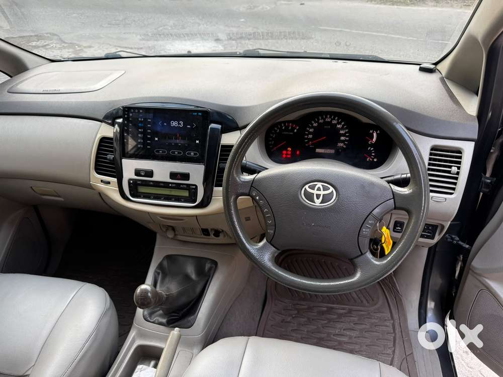 Toyota Innova 2.5 V Diesel 8-seater, 2011, Diesel