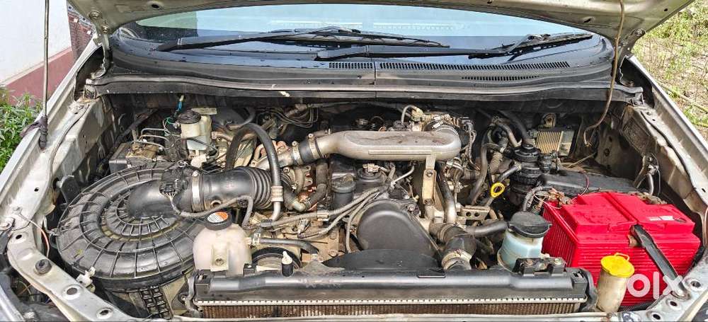 Innova 2.5 G 8 Seater