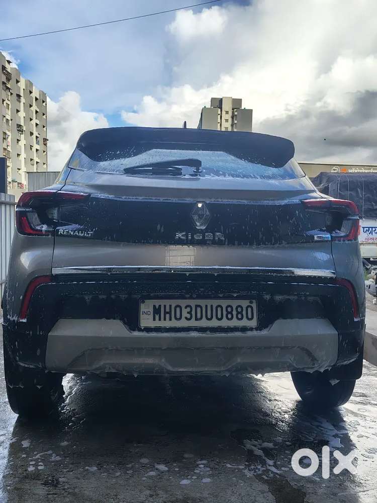 Top Model Renault Kiger Pure Family Driven Car