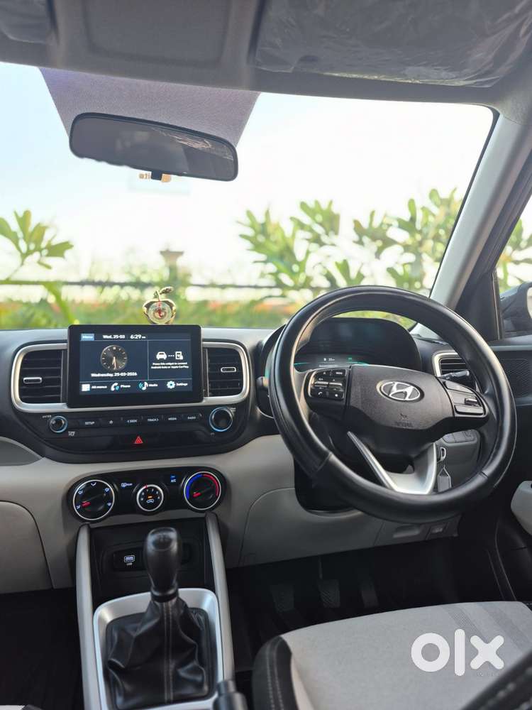 Hyundai Venue 1.2 S (o), 2024, Petrol
