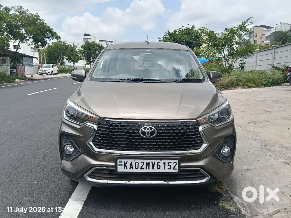 Toyota Rumion (ertiga ) V  Cvt At 2024 Top End