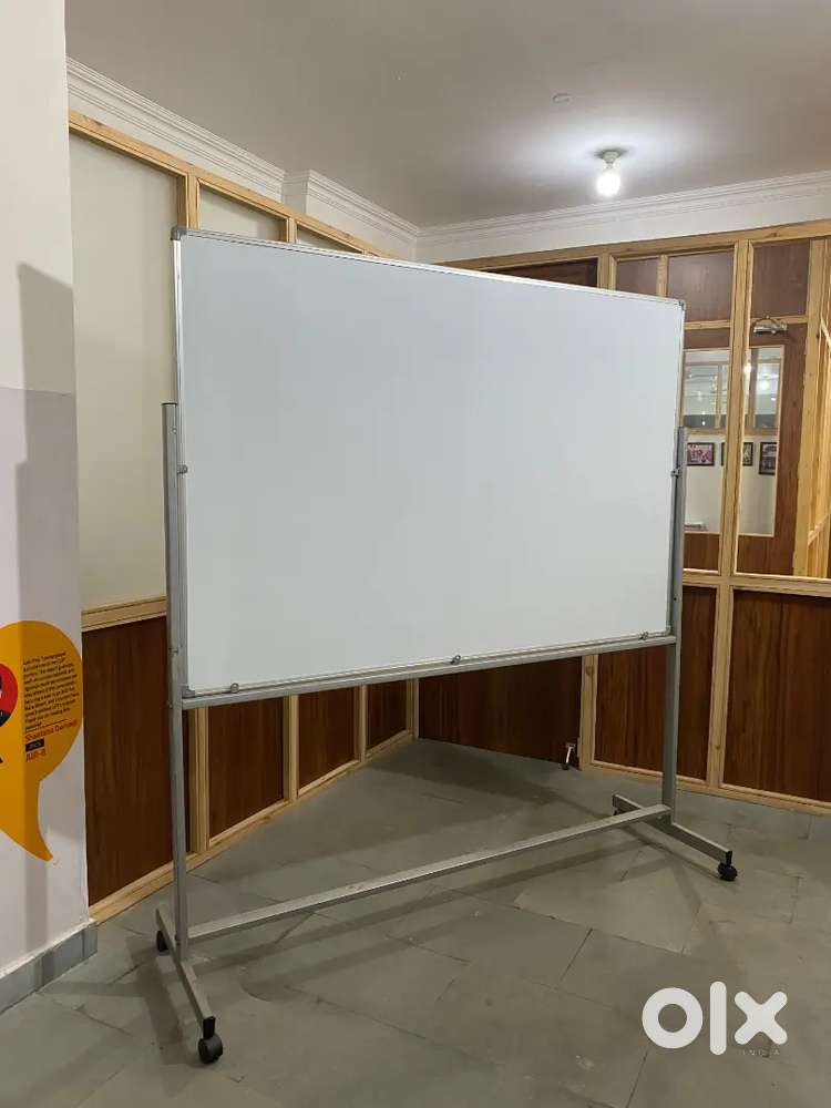 White Board 6&times;4 ft. Movable with wheels