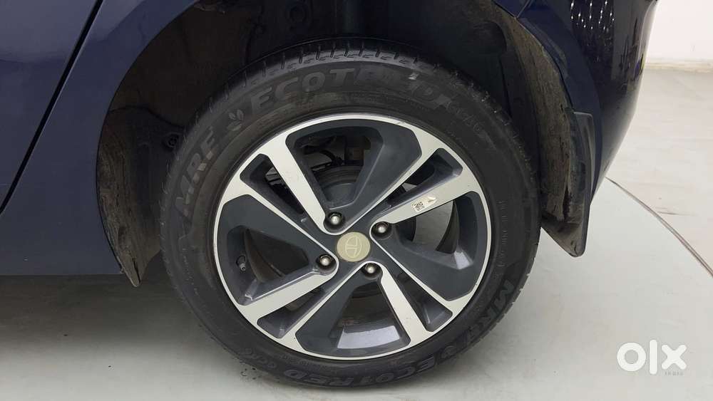 Tata Altroz Xz Plus (s), 2023, Petrol