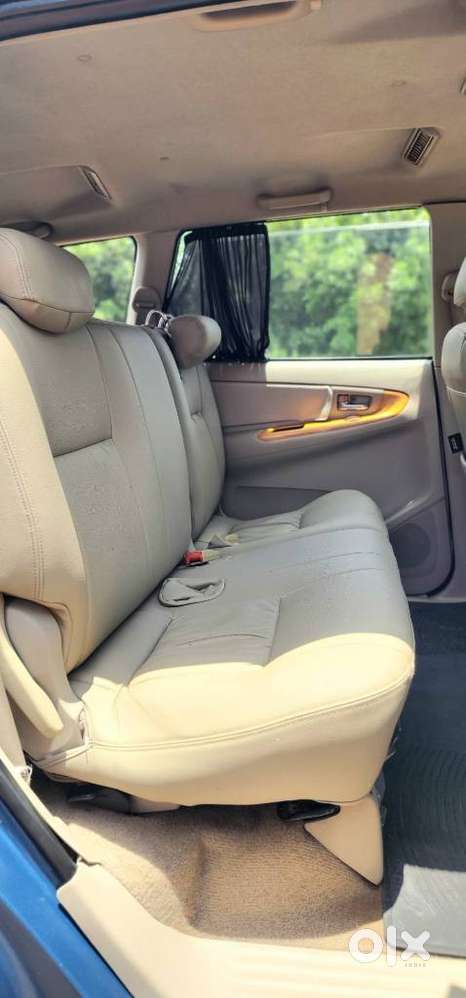 Toyota Innova 2.5 V Diesel 8-seater, 2010, Diesel
