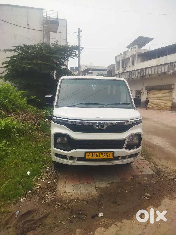 Tata Winger Deluxe 2025 Hi Roof