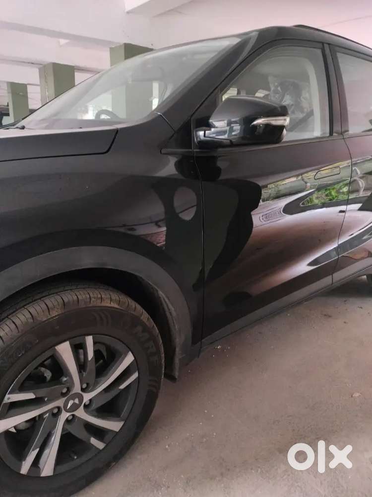 Mahindra Xuv700 2025 Petrol Less 5100 Km Driven.. Like New