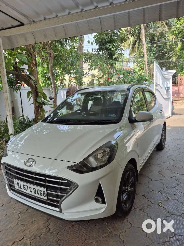 Show Room Conditon,petrol,65000 Km Company Service History