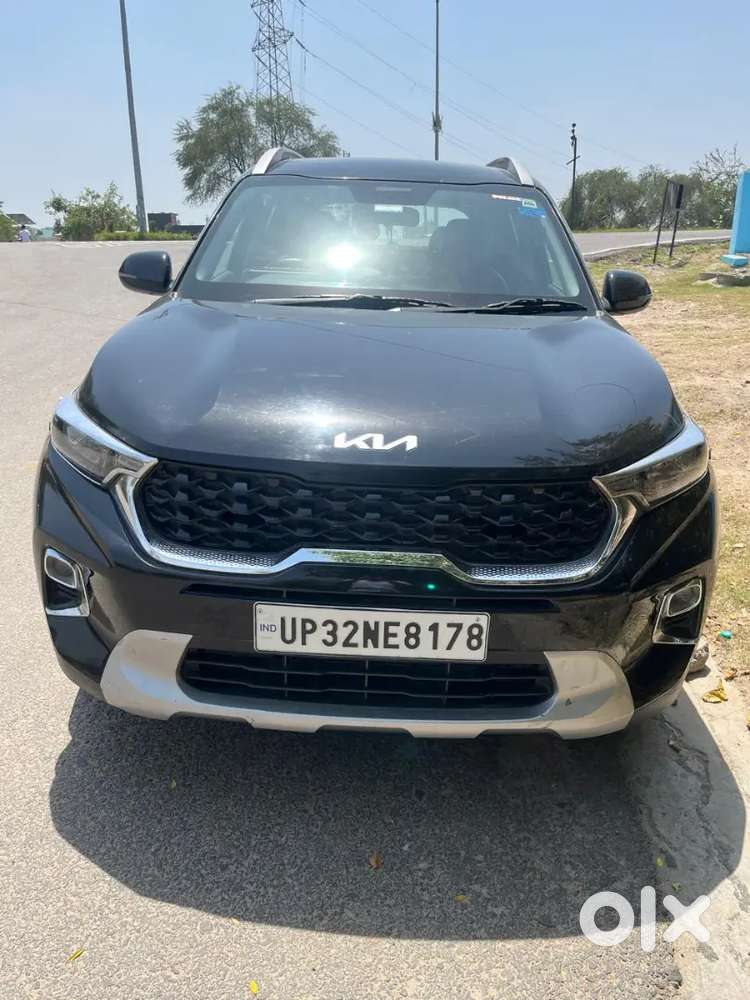 Less Driven Black Kia Sonet