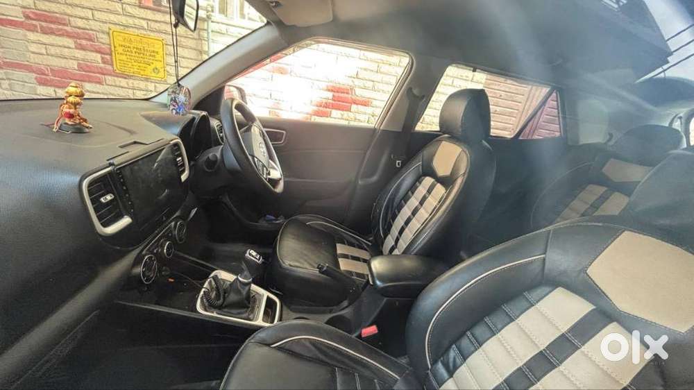 Hyundai Venue 2019 Petrol 65000 Km Driven