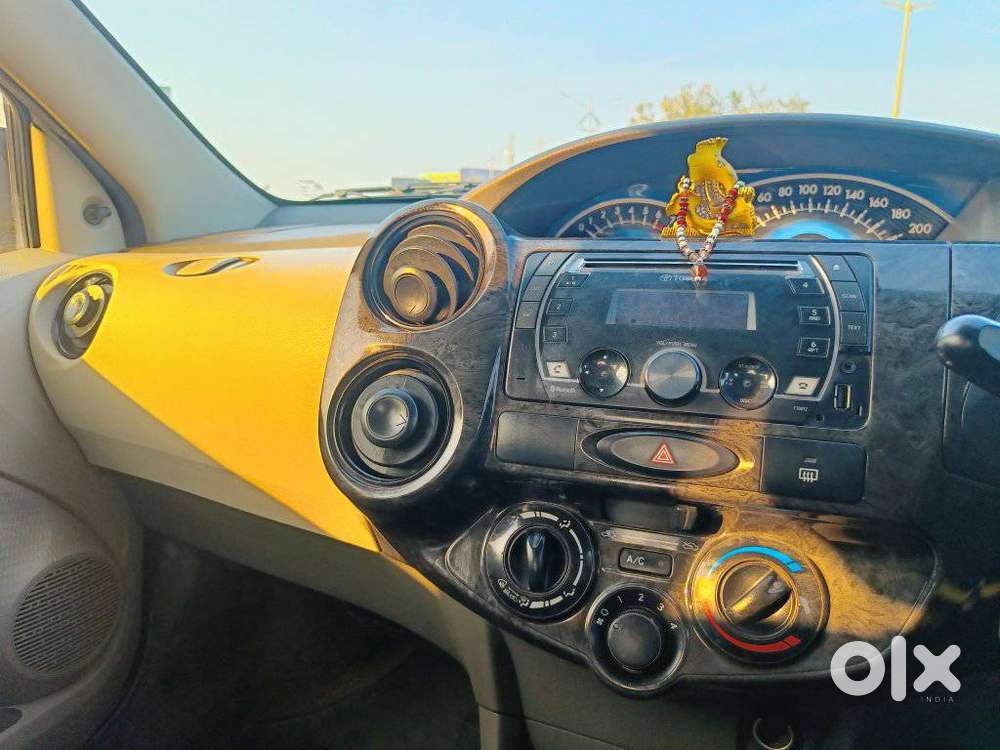 Toyota Etios Liva 1.2 V Dual Tone, 2016, Petrol