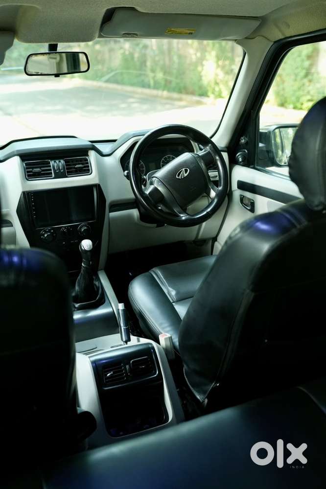 Mahindra Scorpio Black Diesel 2017