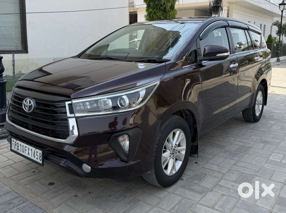 Toyota Innova Crysta 2.4 V 8 Str, 2016, Diesel