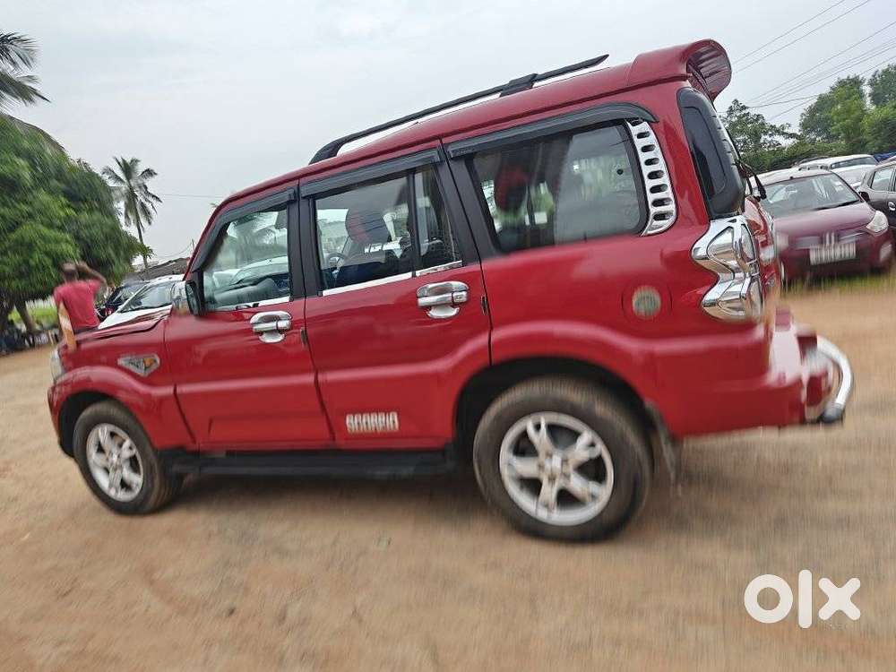 Mahindra Scorpio S10 7 Seater, 2017, Petrol