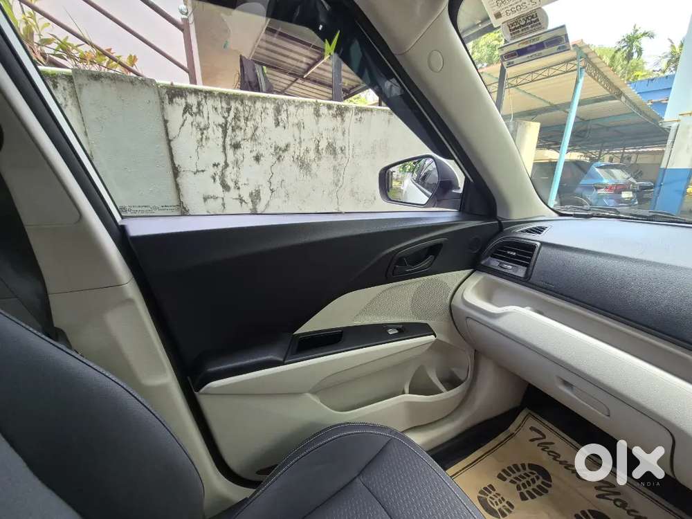 Mahindra Xuv300 2023 Petrol Well Maintained