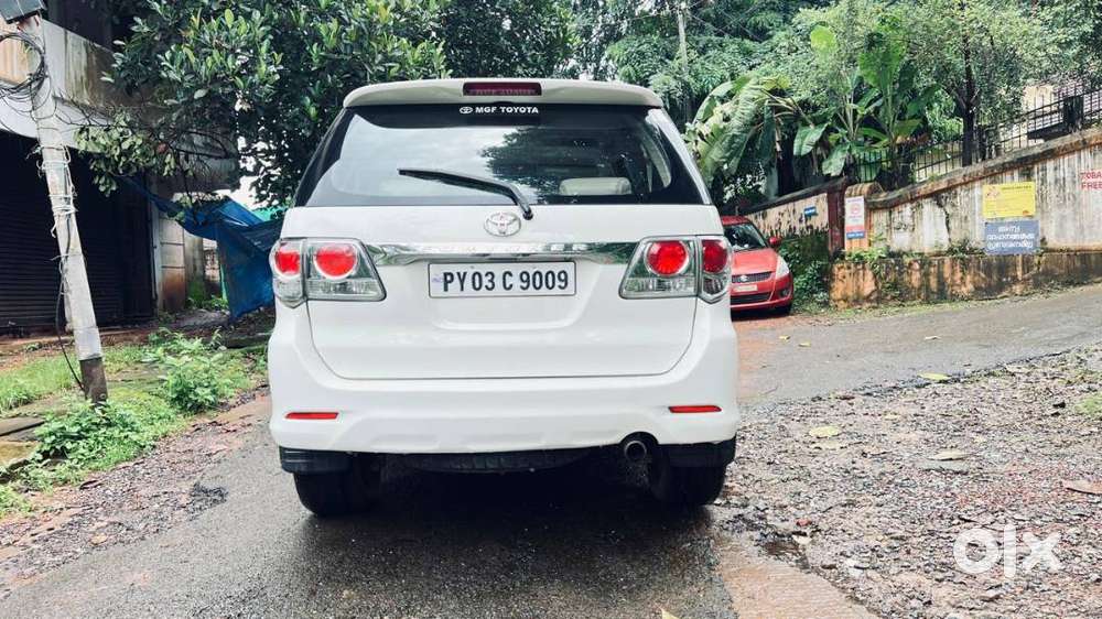 Toyota Fortuner 2013 (registered 2014) – Automatic Diesel