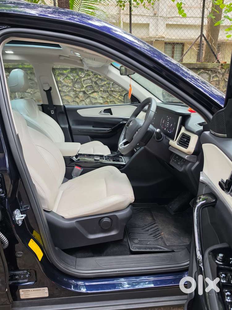 Mahindra Xuv700 2.2 Ax 7 Diesel At Luxury Pack Str Awd, 2025, Diesel