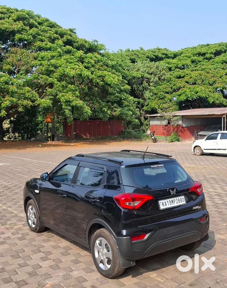 Mahindra Xuv300 2024 Petrol Well Maintained