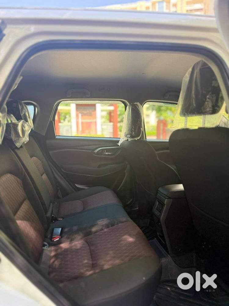 Maruti Suzuki Grand Vitara 1.5 Delta Smart Hybrid At, 2025, Petrol