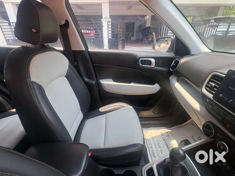 Hyundai Venue 2024 Petrol 21000 Km Driven