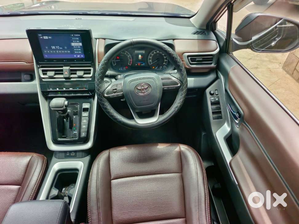 Toyota Innova Hycross Gx (o), 2025, Petrol