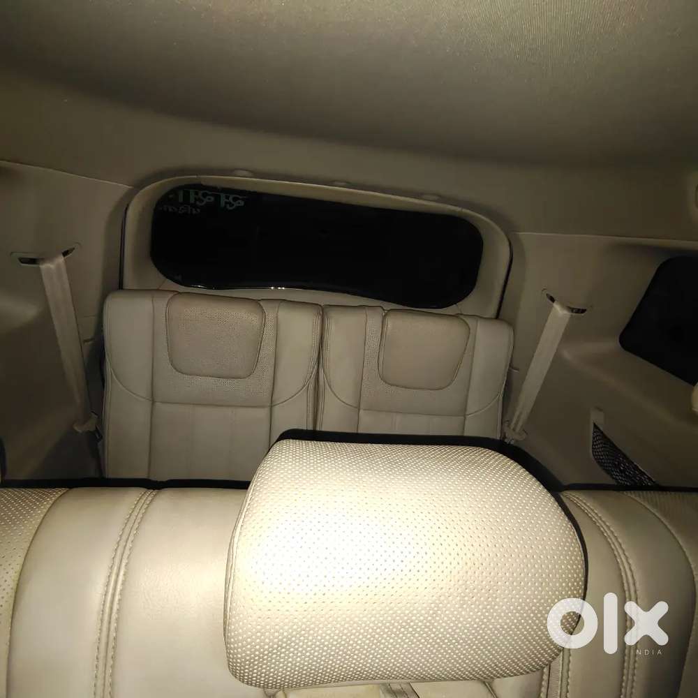 Mahindra Xuv500 W10 (top Model)  2016  Sunroof  Excellent Condition