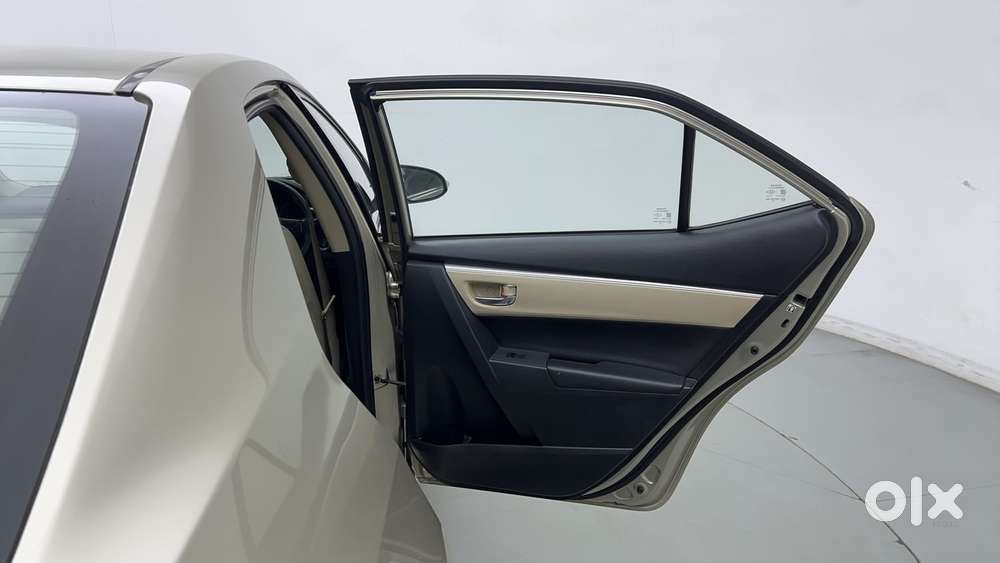 Toyota Corolla Altis 2013-2017 Vl At, 2015, Petrol