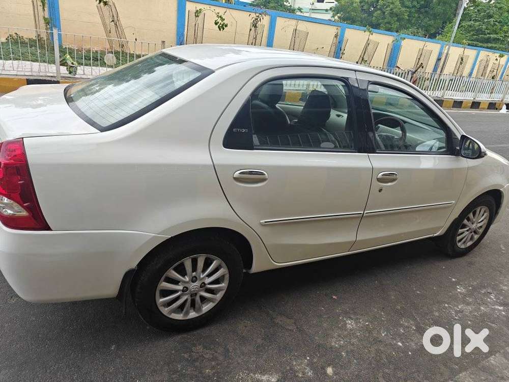 Toyota Etios V, 2013, Petrol