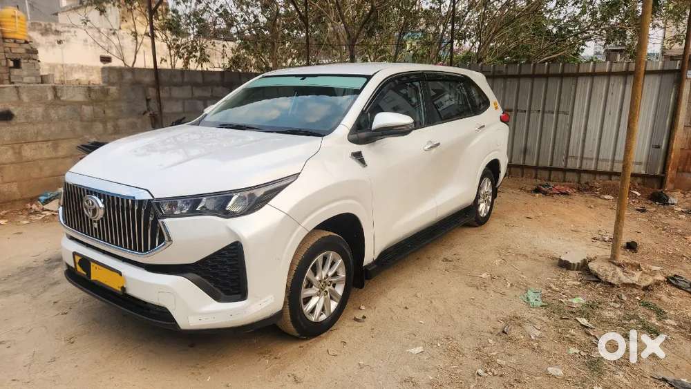 Toyota Innova Hycross 2023 Petrol 70000 Km Driven