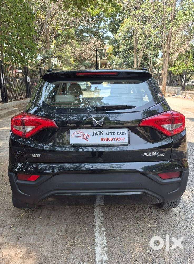 Mahindra Xuv300 W8 Option Dual Tone Diesel, 2023, Diesel