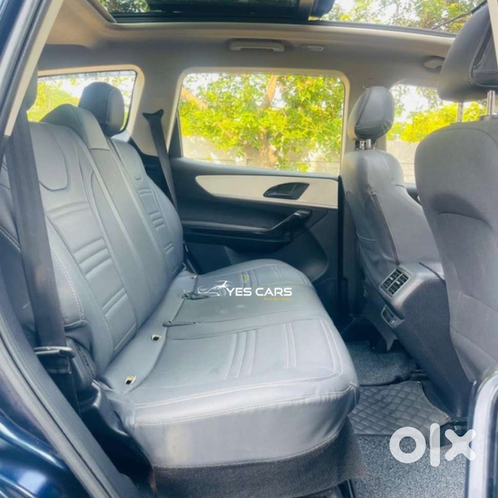 Mahindra Xuv700 2.0 Ax 5 Petrol Mt Str, 2022, Petrol