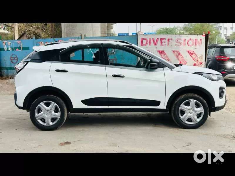 Tata Nexon 1.5 Revotorq Xma Plus (s) Amt, 2022, Petrol