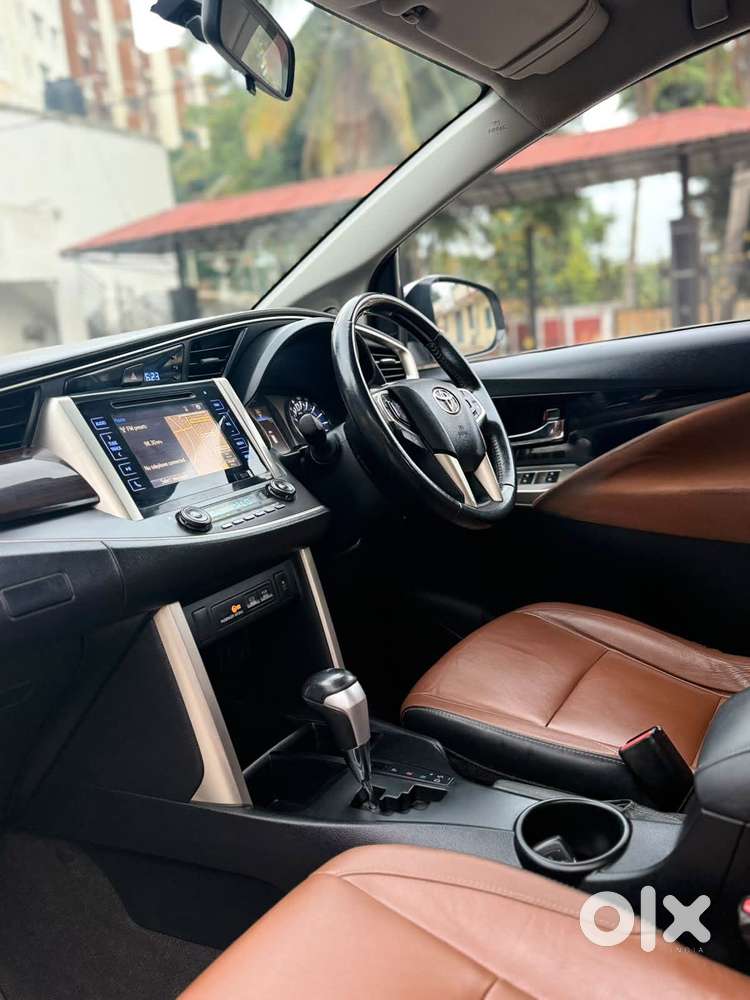 Toyota Innova Crysta 2.8 Zx At 7 Seater, 2017, Diesel