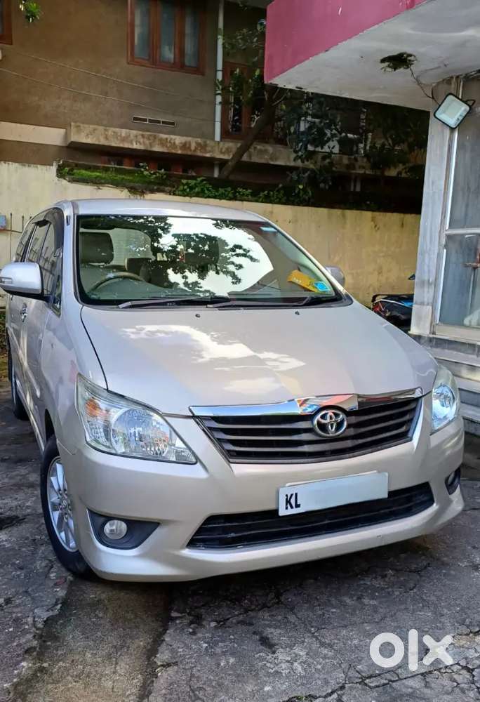 Toyota Innova 2.5 V 2012