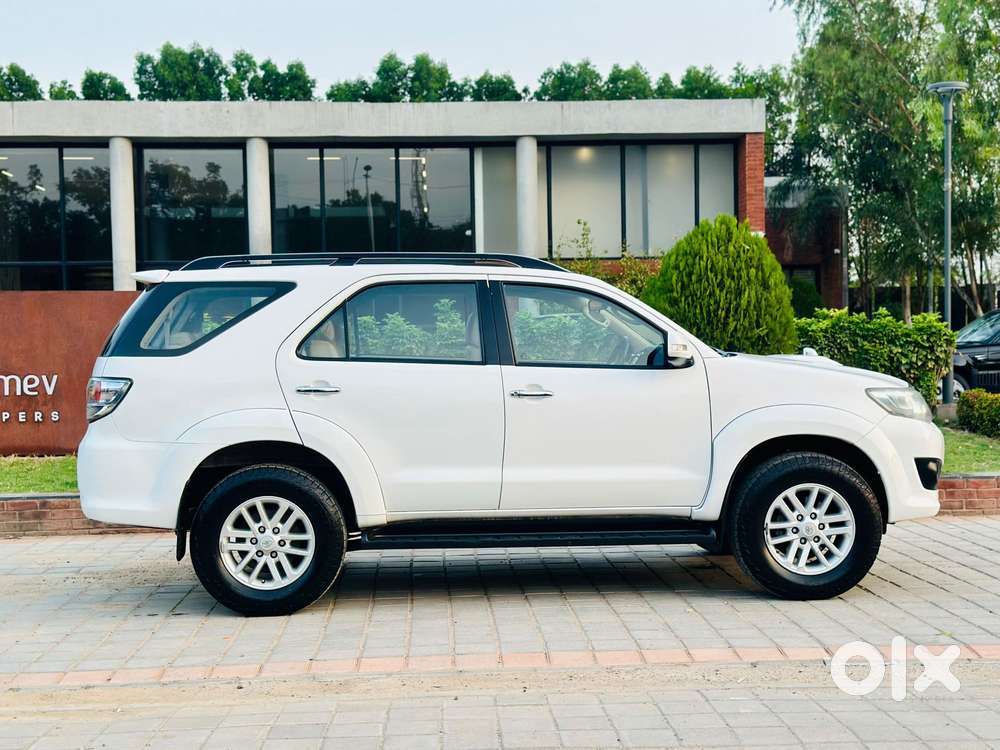 Toyota Fortuner 4x2 Manual, 2014, Diesel