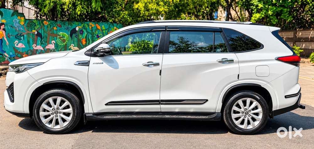 Toyota Innova Hycross 2.0 Vx (o) Hybrid 8 Str, 2024, Petrol