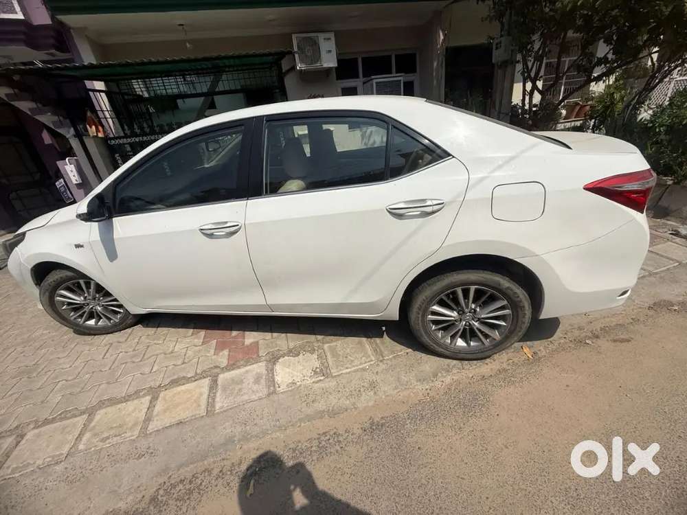 Toyota Corolla Altis 2015 Petrol Well Maintained