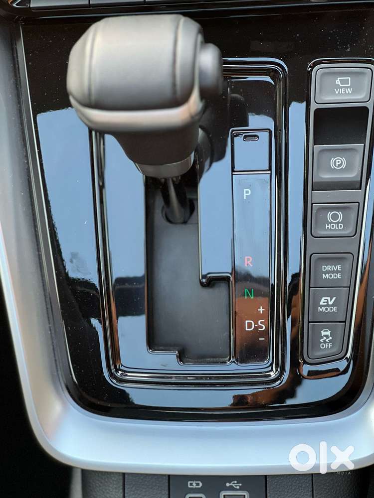 Toyota Innova Hycross 2.0 Vx (o) Hybrid 7 Str, 2024, Diesel