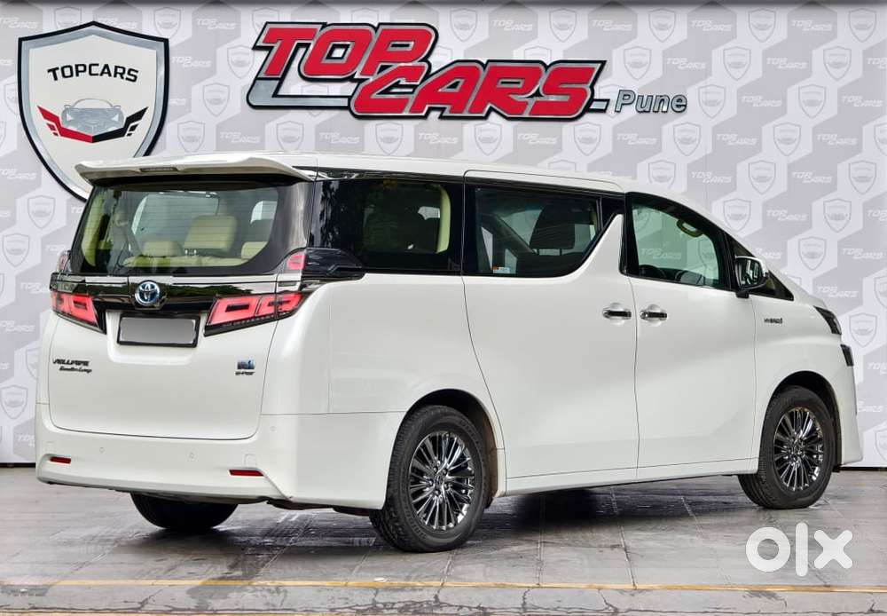 Toyota Vellfire 2.5 Executive Lounge, 2022, Cng & Hybrids