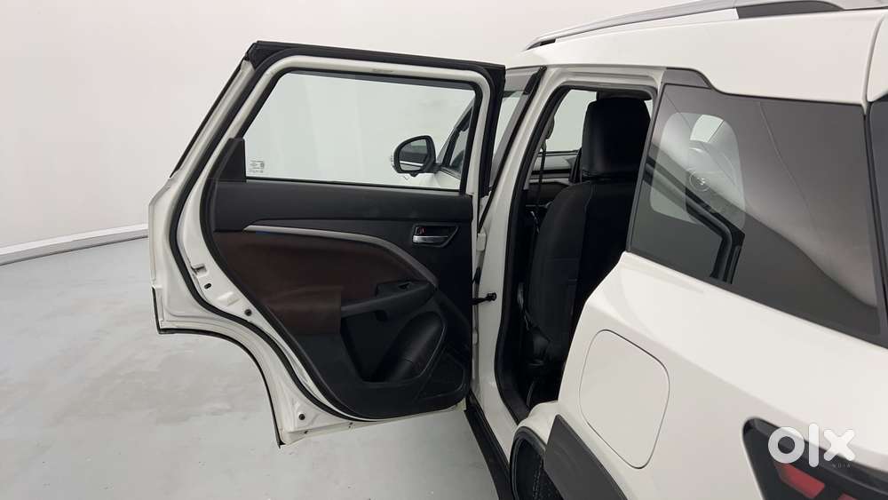 Maruti Suzuki Brezza 1.5 Zxi At Smart Hybrid Dual Tone, 2023, Petrol