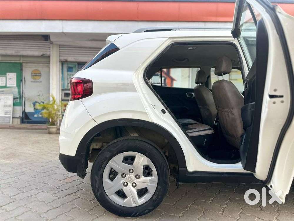 Hyundai Venue 1.2 S Plus, 2022, Petrol