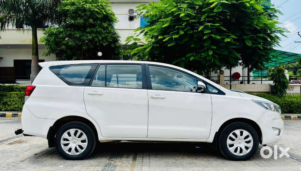 Toyota Innova Crysta 2.4 G Mt, 2024, Diesel