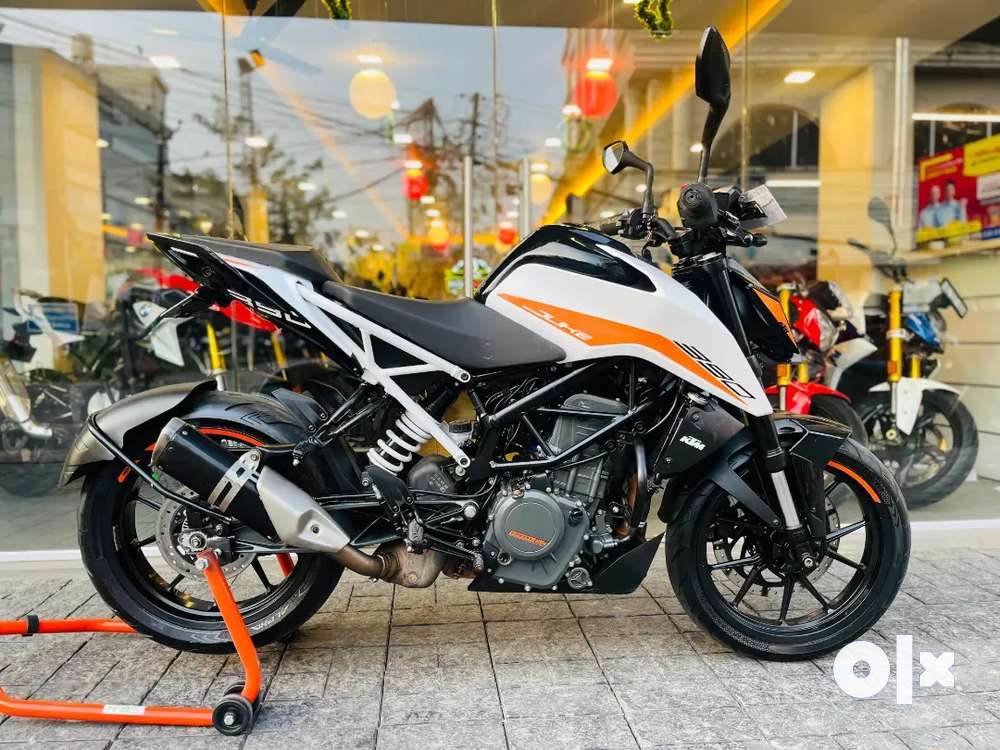 Ktm 390 duke white hot sale