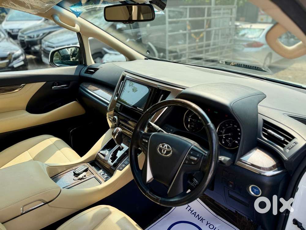 Toyota Vellfire 2.5 Executive Lounge, 2022, Petrol