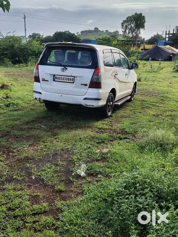 Toyota Innova 2010 Diesel Well Maintained Upto 15 Mileage On Long Way