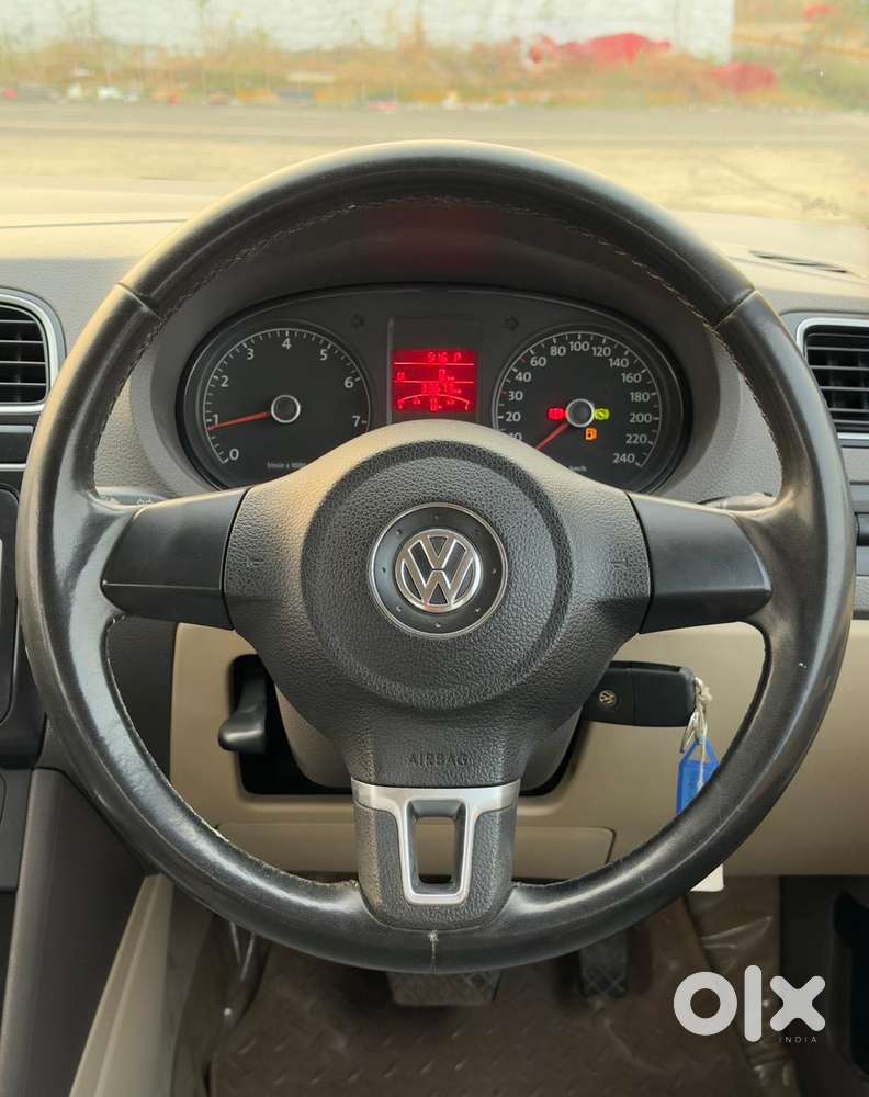 Volkswagen Vento 2010-2013 Petrol Highline, 2011, Petrol