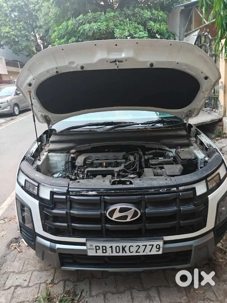 Hyundai Creta 2025 1.5 E Petrol 6600kms Driven