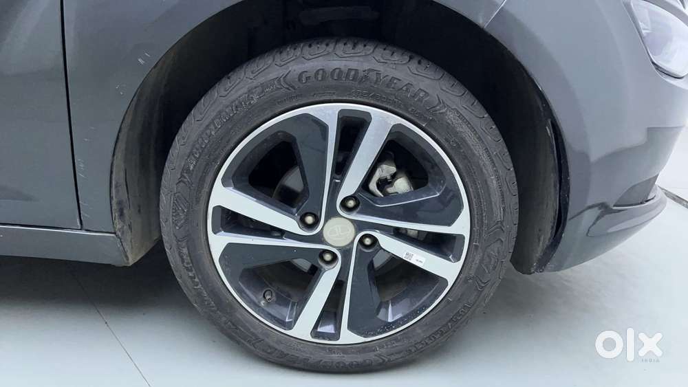 Tata Altroz Xza Plus (s), 2023, Petrol