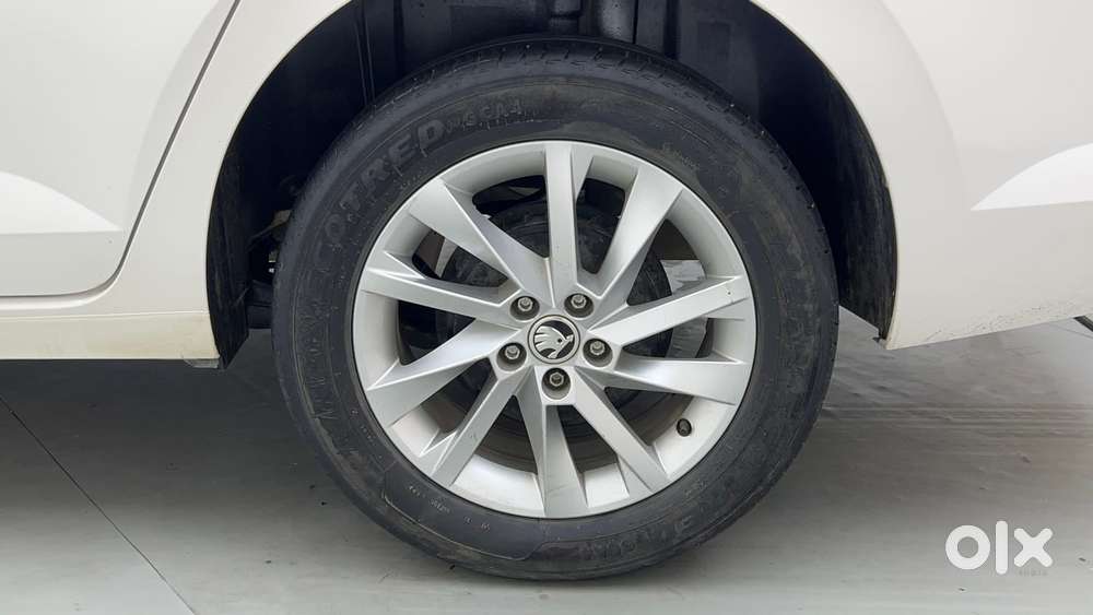 Skoda Slavia Ambition 1.0l Tsi Mt, 2022, Petrol