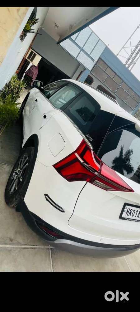 Mahindra Xuv700 2.0 Ax 7 Petrol Mt Str, 2024, Petrol