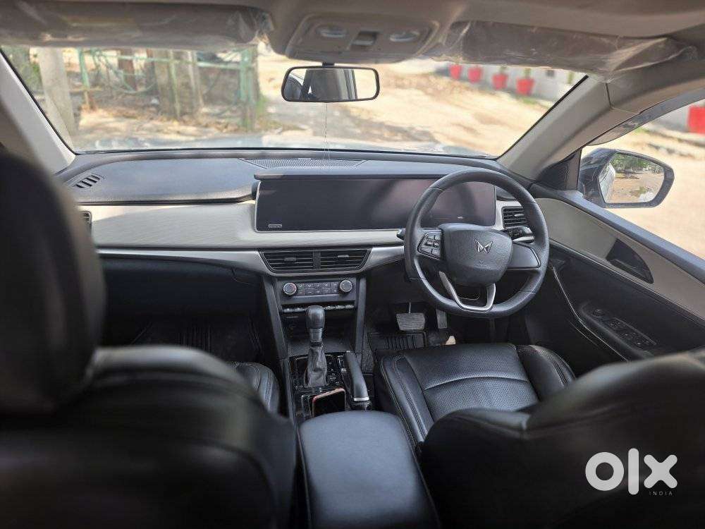 Mahindra Xuv700 2.2 Ax 5 Diesel At 7 Str, 2023, Diesel